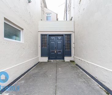 8 bed Semi-Detached House for Rent - Photo 3