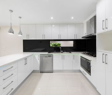 Family Home in prime location - Photo 4