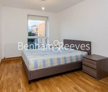 2 Bedroom flat to rent in Zodiac Close, Edgware, HA8 - Photo 4