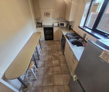2 bedroom end of terrace house to rent - Photo 5
