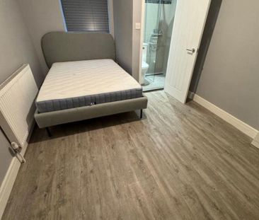 1 bedroom hotel room to rent - Photo 2