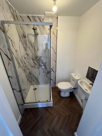 1 bedroom in a house share to rent - Photo 4