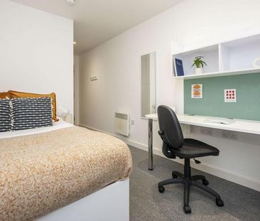 1 bedroom in a flat share to rent - Photo 3