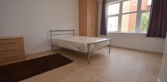 1 bedroom Flat To Let - Photo 2
