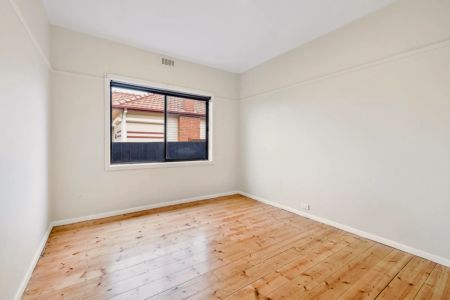 3 Bed, 2 Bath - Photo 5