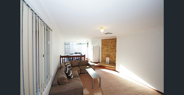 Master bedroom in shared property - Photo 1