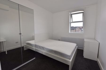 2 bedroom Flat in Kelso Road, Leeds - Photo 5