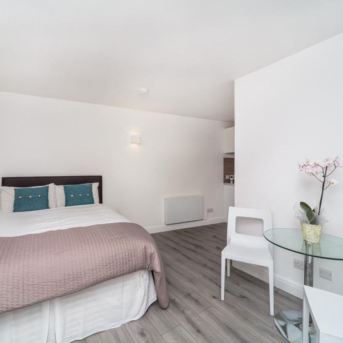 Studio to rent - Photo 1