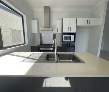 For Lease: Stunning Family Home at 22 Michigan Way, Andergrove - Photo 5