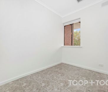 LIGHT-FILLED KENSINGTON TOWNHOUSE - Photo 4