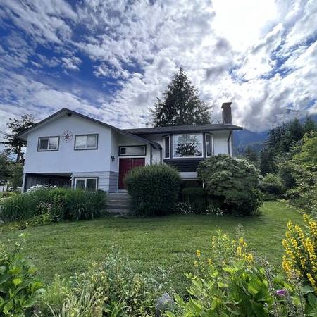 ** Renovated Brackendale home! ** - Photo 1