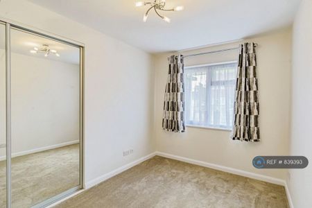 2 bedroom flat to rent - Photo 3