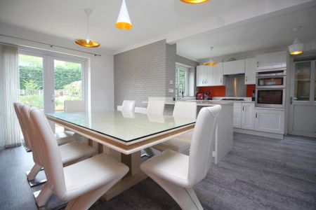 4 bedroom detached house to rent - Photo 2