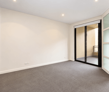 Spacious 1 Bedroom Apartment with parking - Photo 4