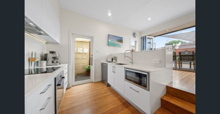 Beautifully Maintained 3-Bedroom Terrace with Garage & Sustainable Features – 100 Denison Street, Bondi Junction - Photo 5