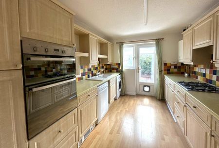 3 bedroom detached house to rent - Photo 3