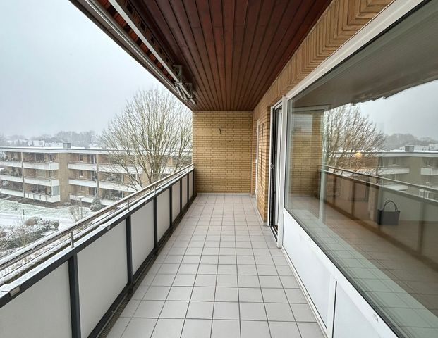 Modernisierte 3-Zimmer-Wohnung mit großer Loggia in gepflegter Wohnanlage - Photo 1