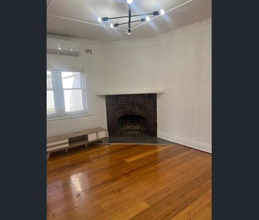 Live between the city and the sea - 🏡 Charming 2-Bedroom Maisonette... - Photo 2