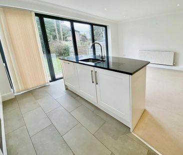 4 bedroom semi-detached house to rent - Photo 6