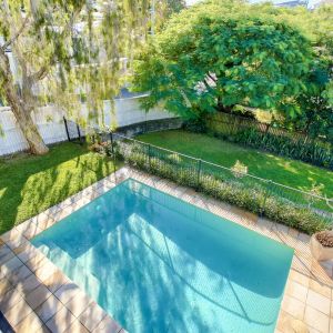 Spacious Queenslander in Prime Location. - Photo 3