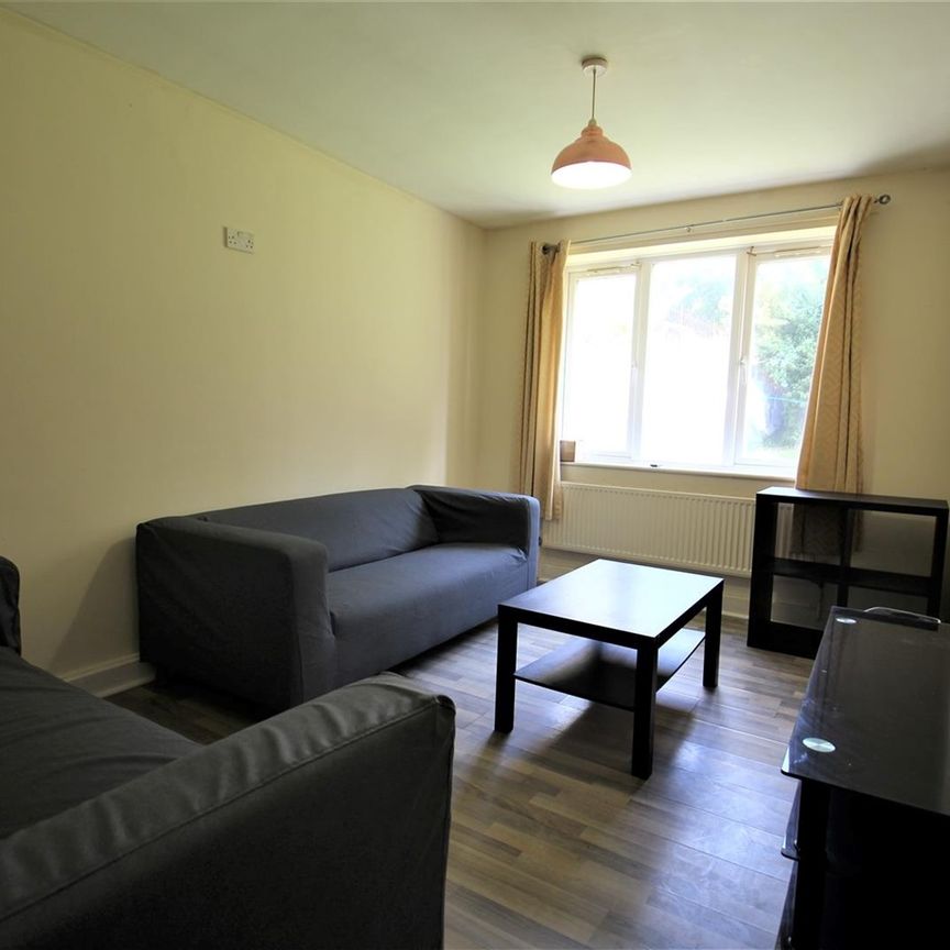 3 Bed Flat, Pennington Court, LS6 - Photo 1