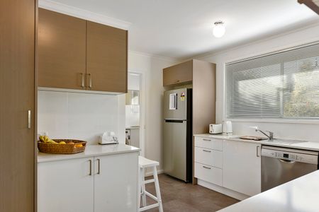 Lovely Home, Quiet Location - Photo 3