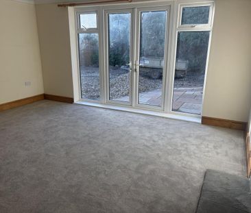 4 bedroom detached house to rent - Photo 2