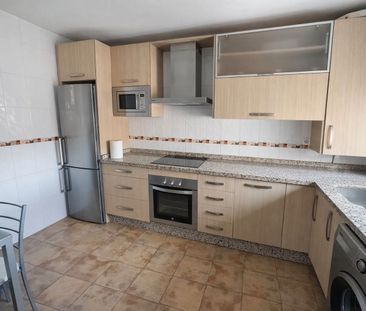 Piso de alquiler en Calle Tejares, Parque Victoria Eugenia - Photo 2