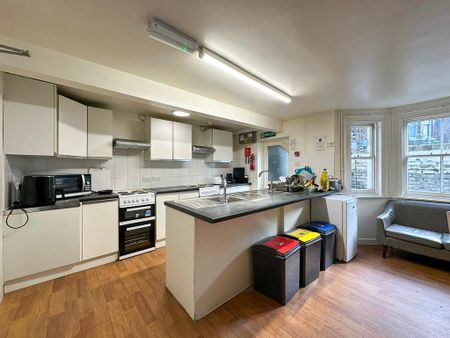 1 bedroom in a house share to rent - Photo 5