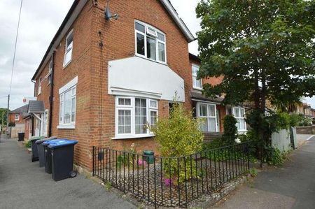 Addlestone, KT15 - Photo 5