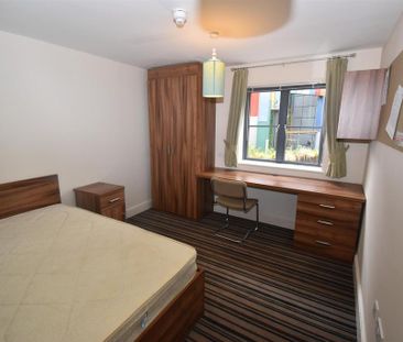 6 bedroom flat to rent - Photo 1