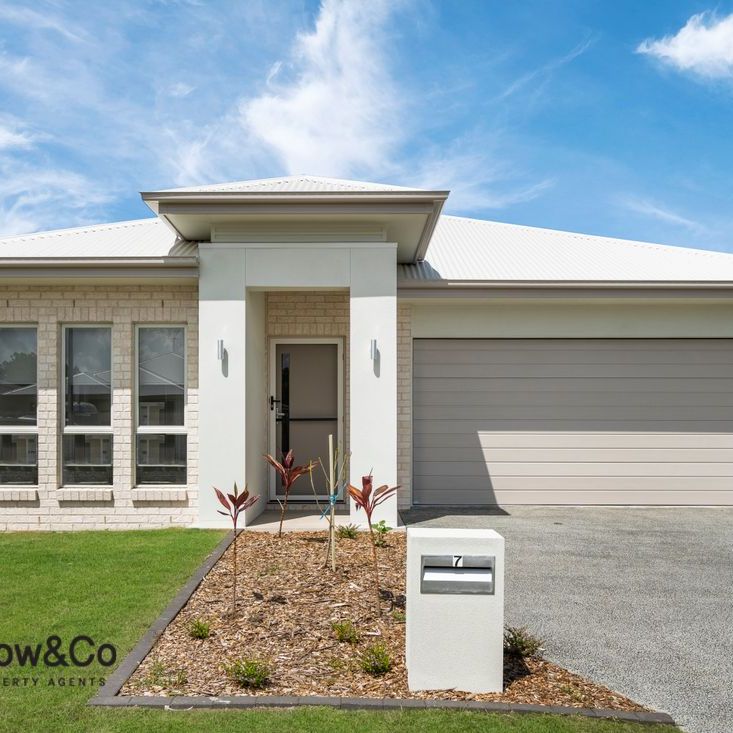 Brand New Home - Perfect Location with beautiful fully fenced yard! - Photo 1