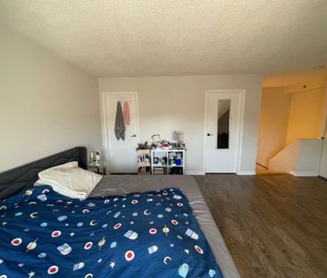 For Lease - 75 Weldrick Road Unit# 827, Richmond Hill, Ontario - Photo 1