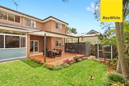 A Spacious, Charming Home In A Convenient Location - Photo 3