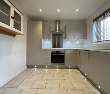 3 bedroom semi-detached house to rent - Photo 5