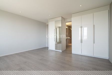 Completely renovated detached villa, with stunning views! - Photo 5