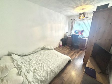 3 bedroom end of terrace house to rent - Photo 2