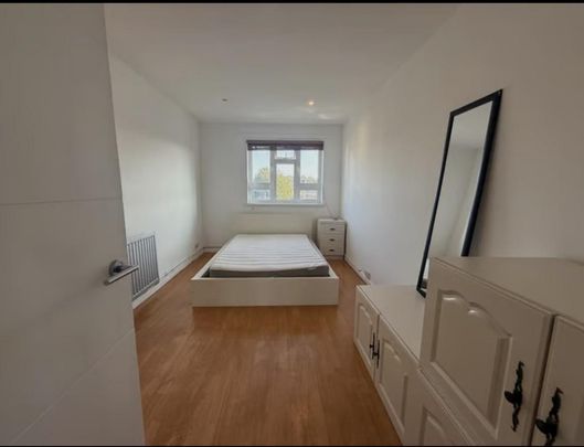 3 bedroom flat to rent - Photo 1