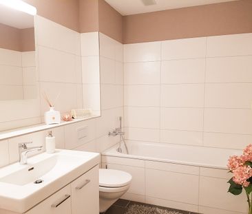 wunderschöne Erdgeschosswohnung mit grossem Sitzplatz - Photo 2