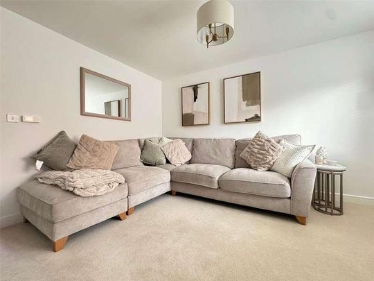 Boyce Drive, Tongham, Farnham, Surrey, GU10 - Photo 1