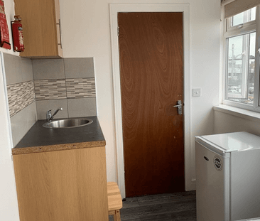 Self contained studio flat close to ilford station- 900 pcm -dss ac... - Photo 6