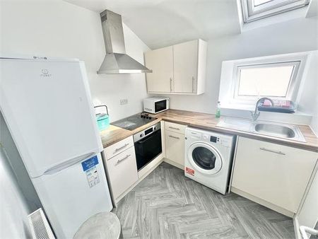 2 bedroom flat to rent - Photo 4