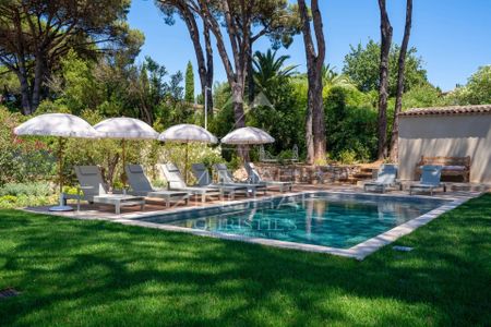 Superbe villa rénovée avec grand jardin arboré – Proche de Saint-Tropez - Photo 5