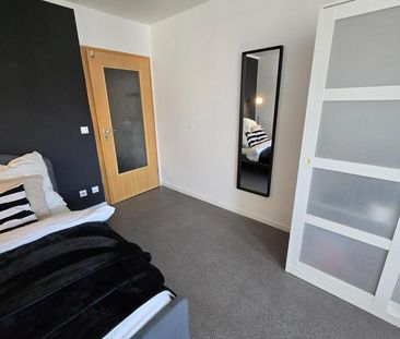 Helle, frisch renovierte, voll möblierte 1-Z. Wohnung, Zentral - Photo 4