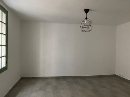 Location Appartement 1 pièce 23m² TOULON 83000 - Photo 2