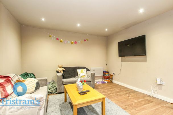 6 bed Semi-Detached House for Rent - Photo 1