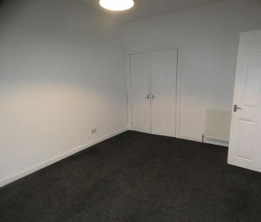 2 bedroom ground floor flat to rent - Photo 2