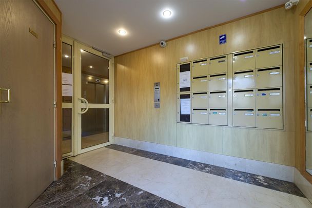 location Appartement T5 DE 108.1m² À VERSAILLES - Photo 1