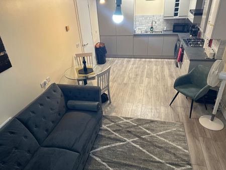 Cundy Road, London - Photo 4