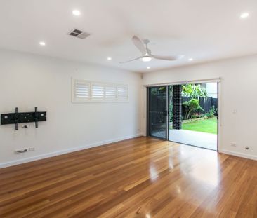 Stylish 2 Sorey 5 Bedroom Home in Convenient Location - Photo 2